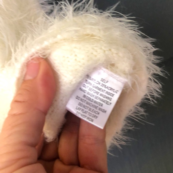 💋💋💋VICTORIA +SOPHIA FUZZY CROPPED TOP SIZE SMALL NWOT 💋💋💋 - Picture 4 of 6